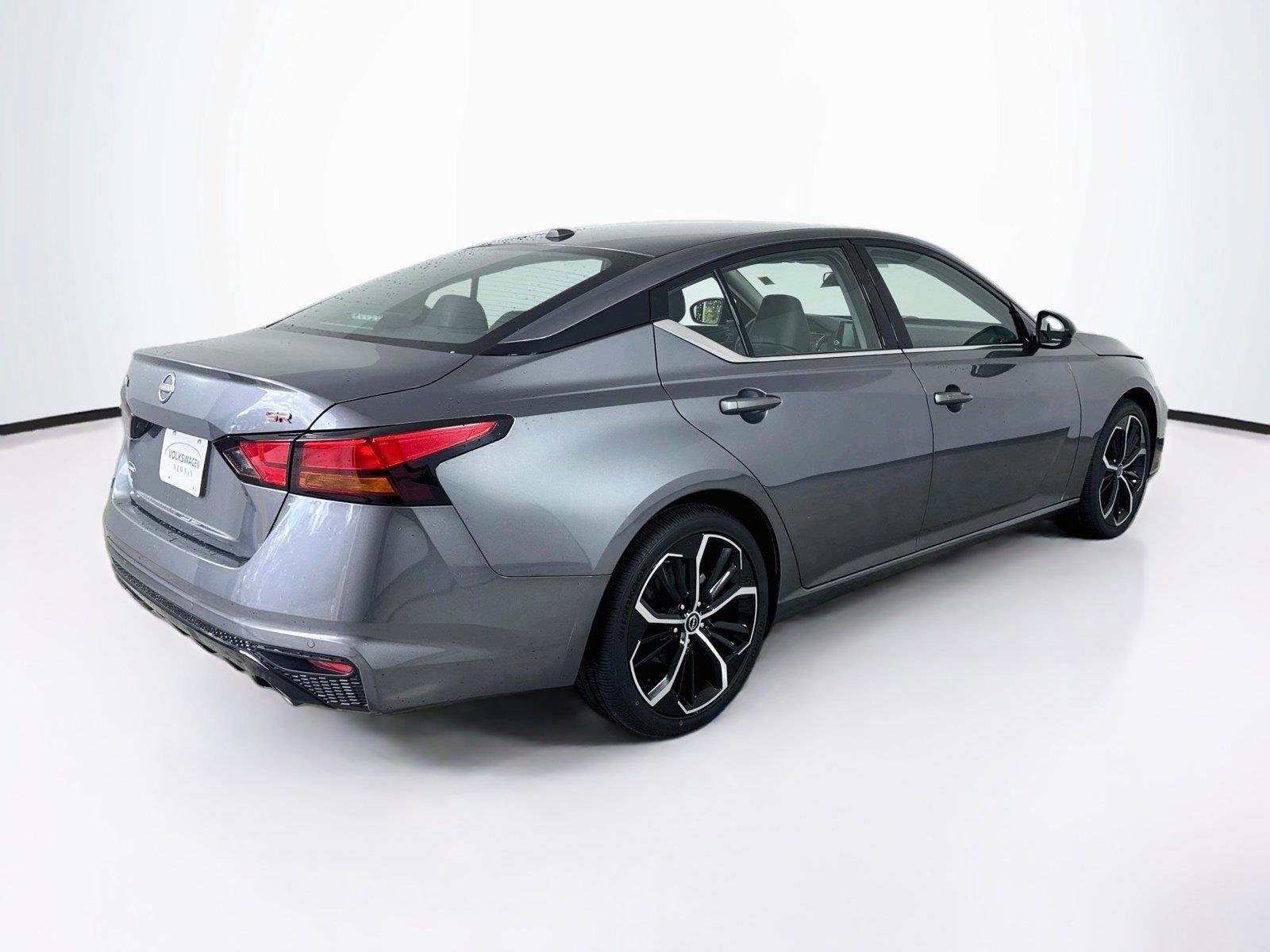 Used 2024 Gun Metallic Nissan 2.5 SR image 2