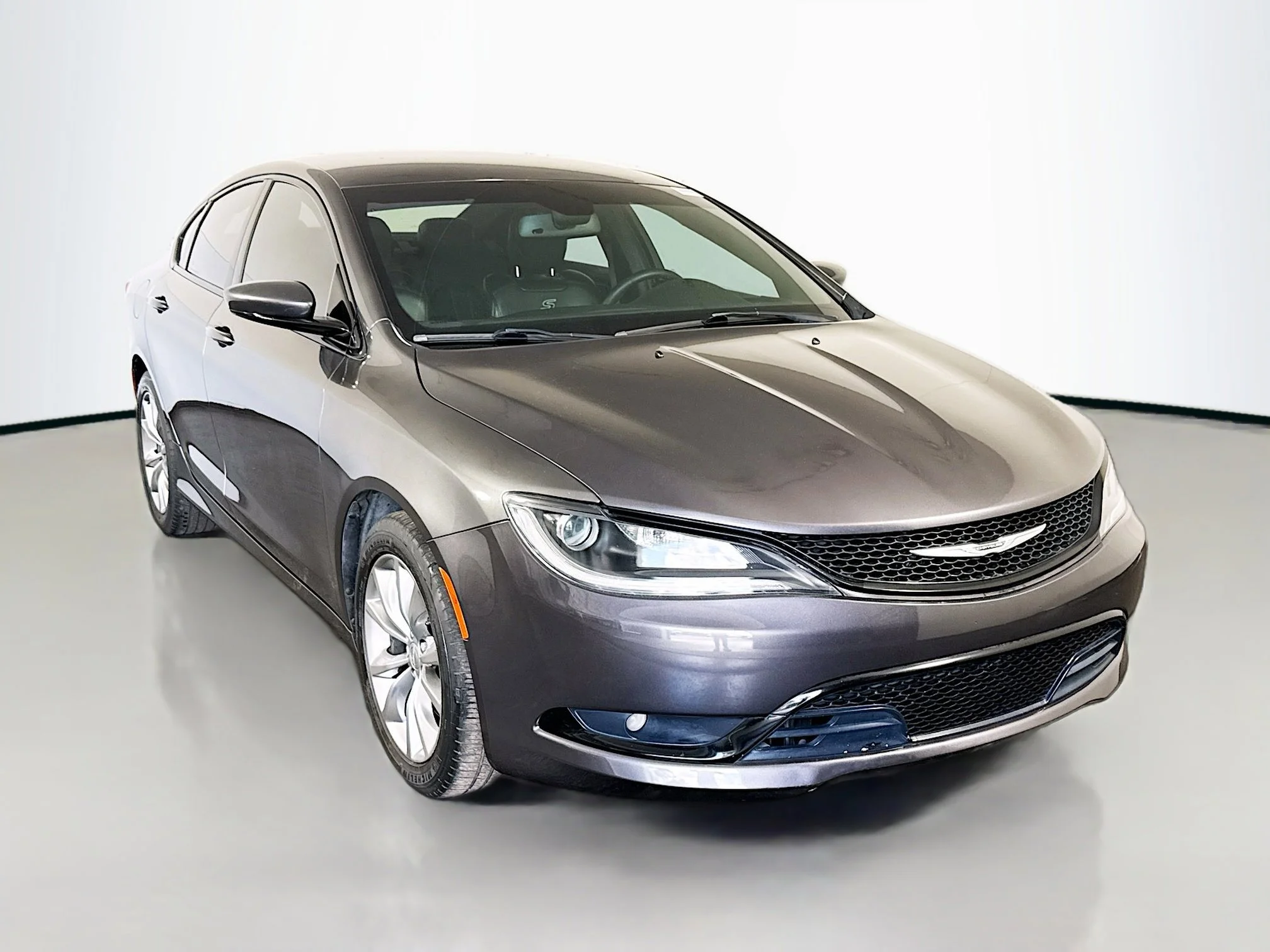 2016 Chrysler 200 S's photo
