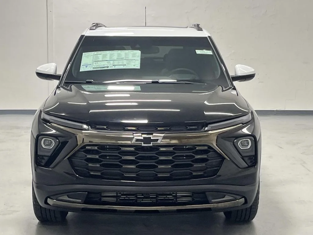 New 2026 Mosaic Black Metallic Chevrolet ACTIV image 3