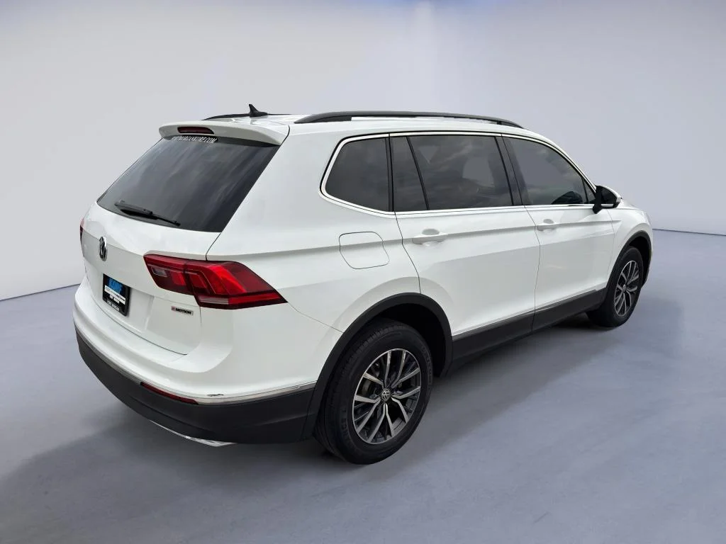 Used 2020 White Volkswagen SE image 5