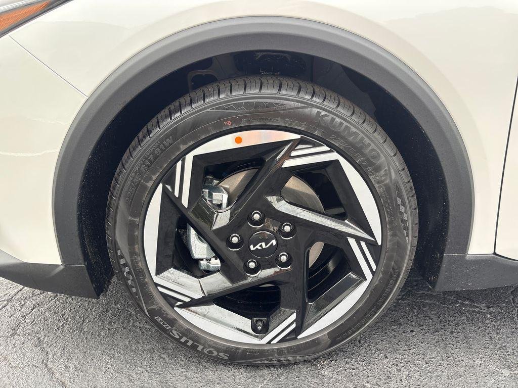 New 2026 Snow White Pearl Kia EX image 11