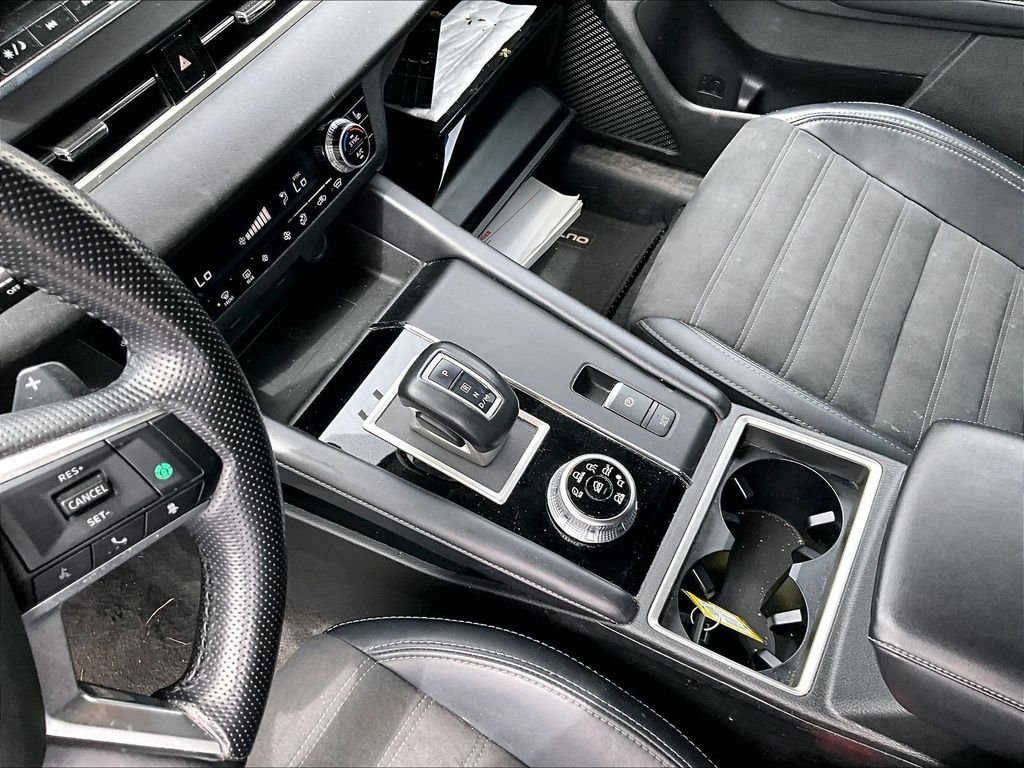 Used 2024 Gray Mitsubishi SE Black Edition image 21