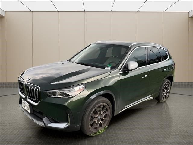 Used 2024 Green BMW xDrive28i image 2