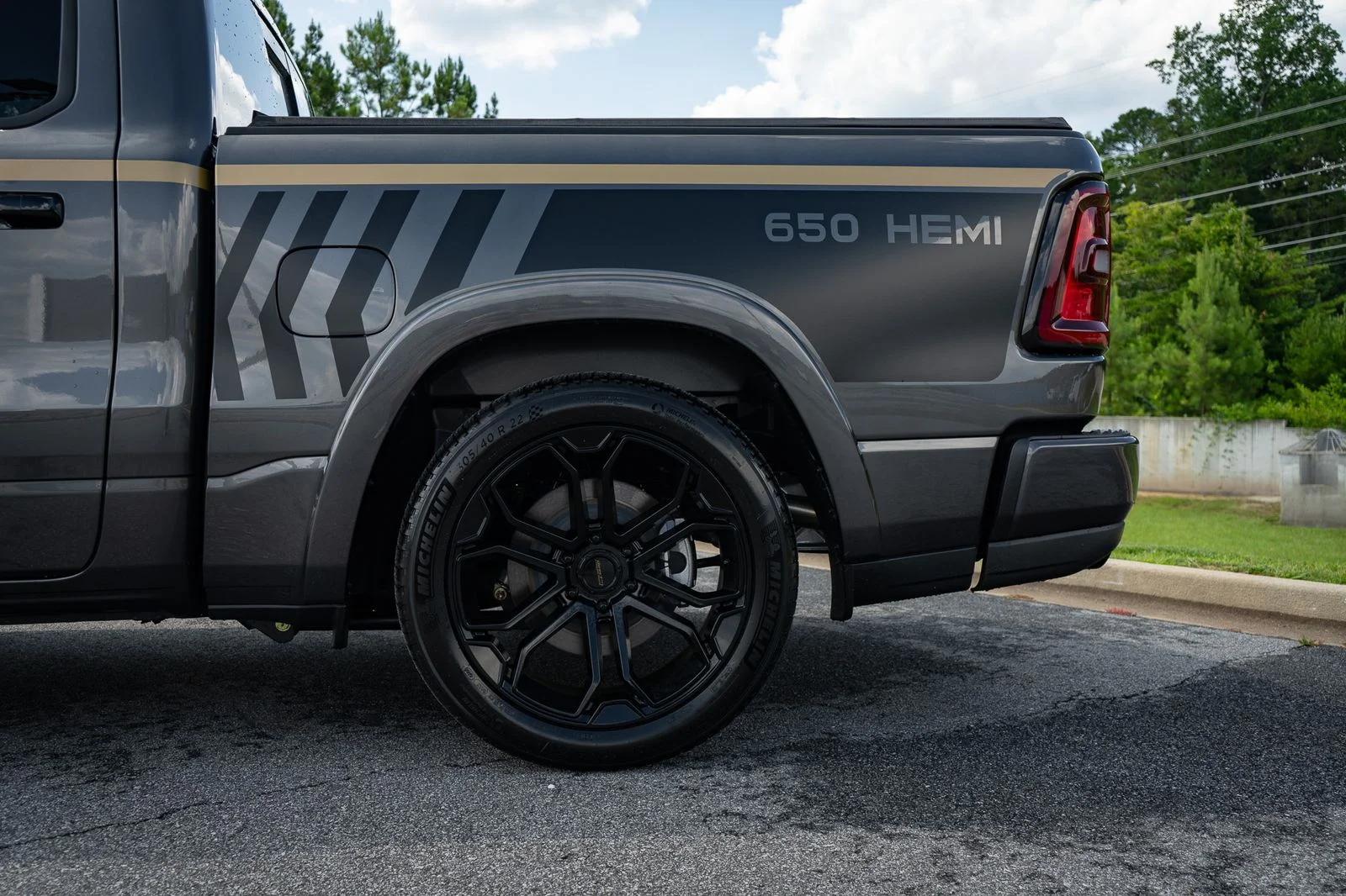 New 2026 Granite Crystal Metallic Clear-Coat Exterior Paint RAM Big Horn with DC 650 Supercharged Package image 18