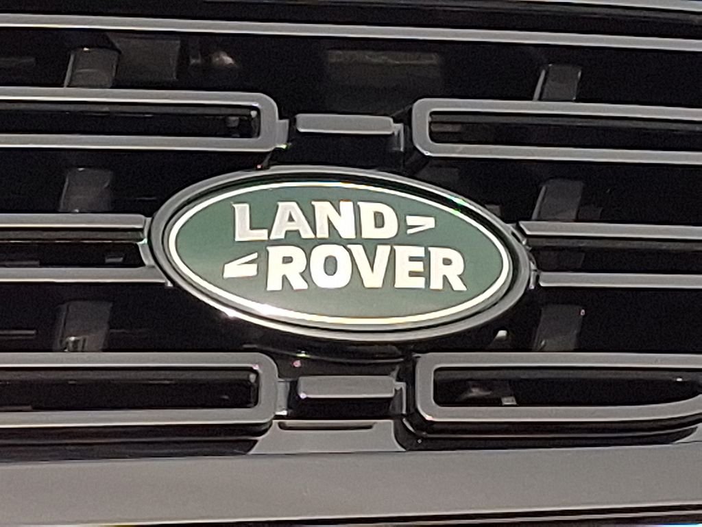 Certified Used 2025 Ostuni Pearl White Premium Metallic Land Rover Dynamic SE image 22
