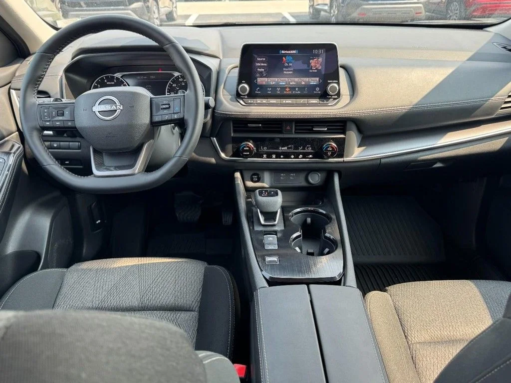 2025 Nissan Rogue SV - Photo 11