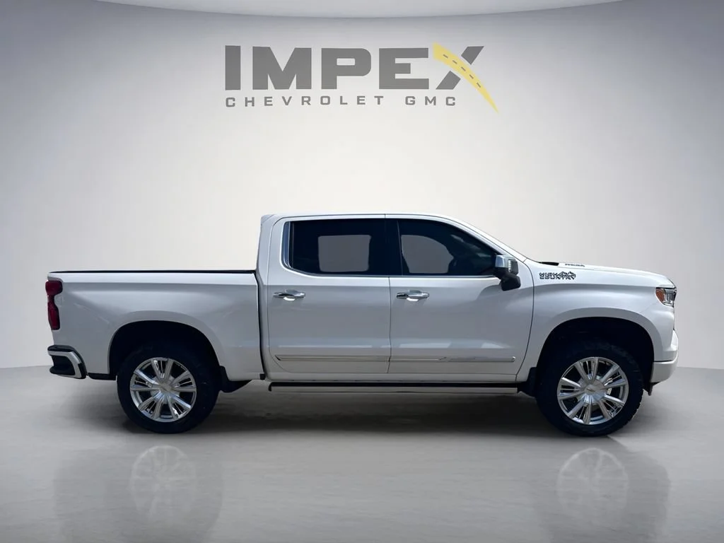 Used 2023 Iridescent Pearl Tricoat Chevrolet High Country image 4
