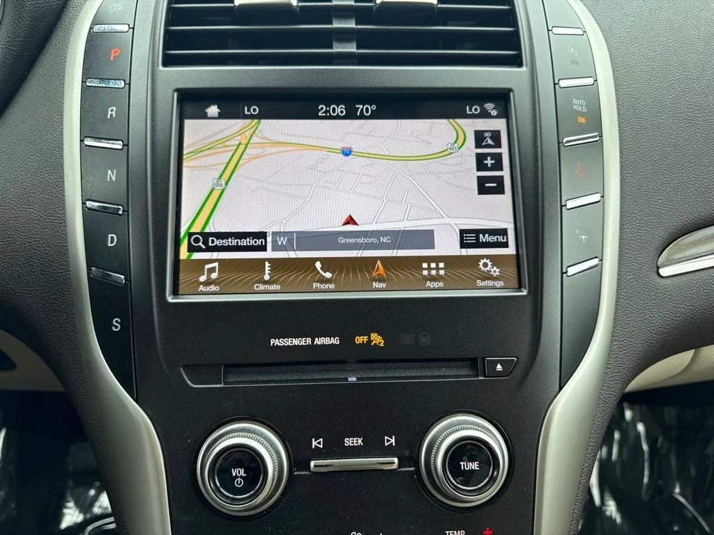 Used 2019 White Lincoln Reserve image 10