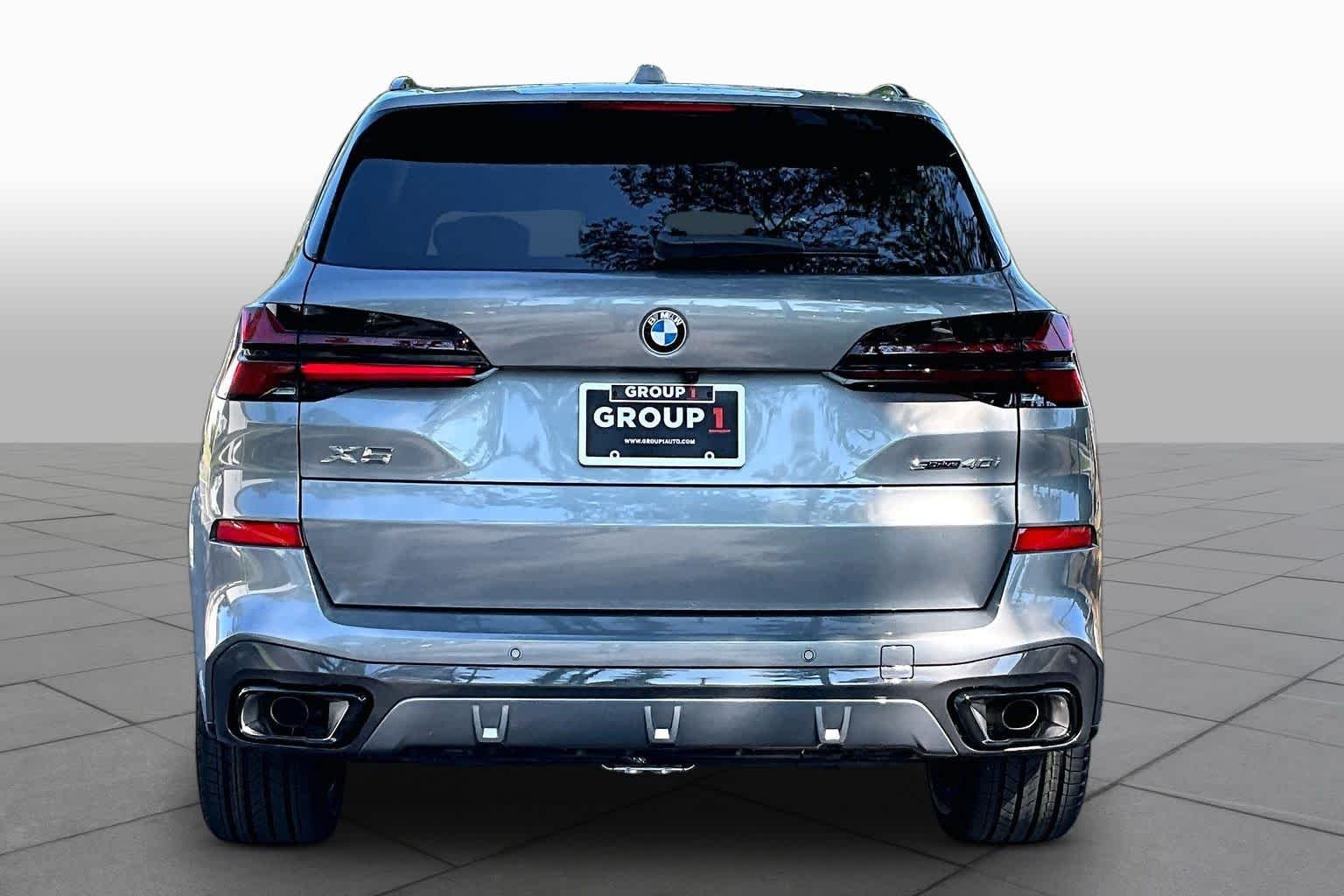 New 2026 Skyscraper Grey Metallic BMW sDrive40i image 4