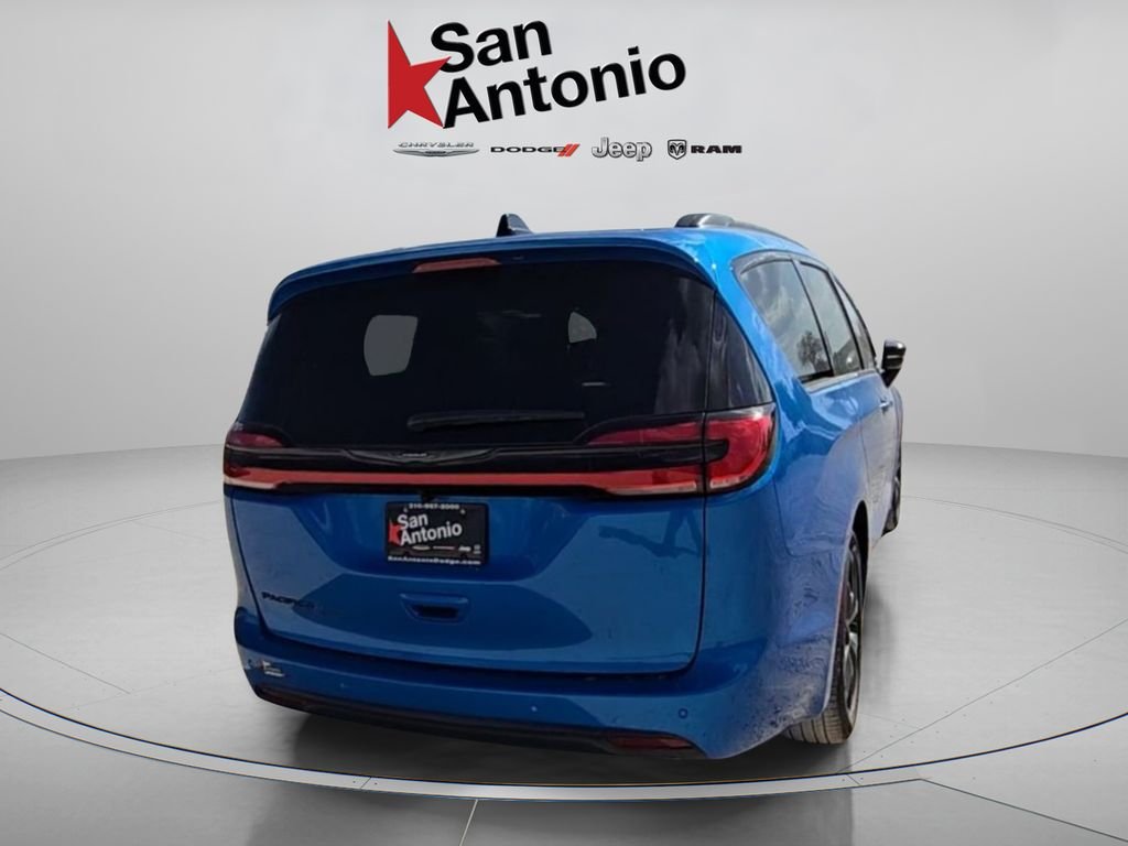 New 2026 Hydro Blue Pearl-Coat Exterior Paint Chrysler Select image 13