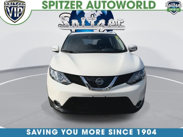 Used 2017 White Nissan SL image 3