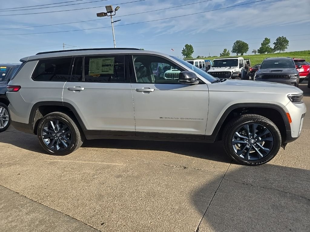 New 2026 Silver Zynith Exterior Paint Jeep  image 13