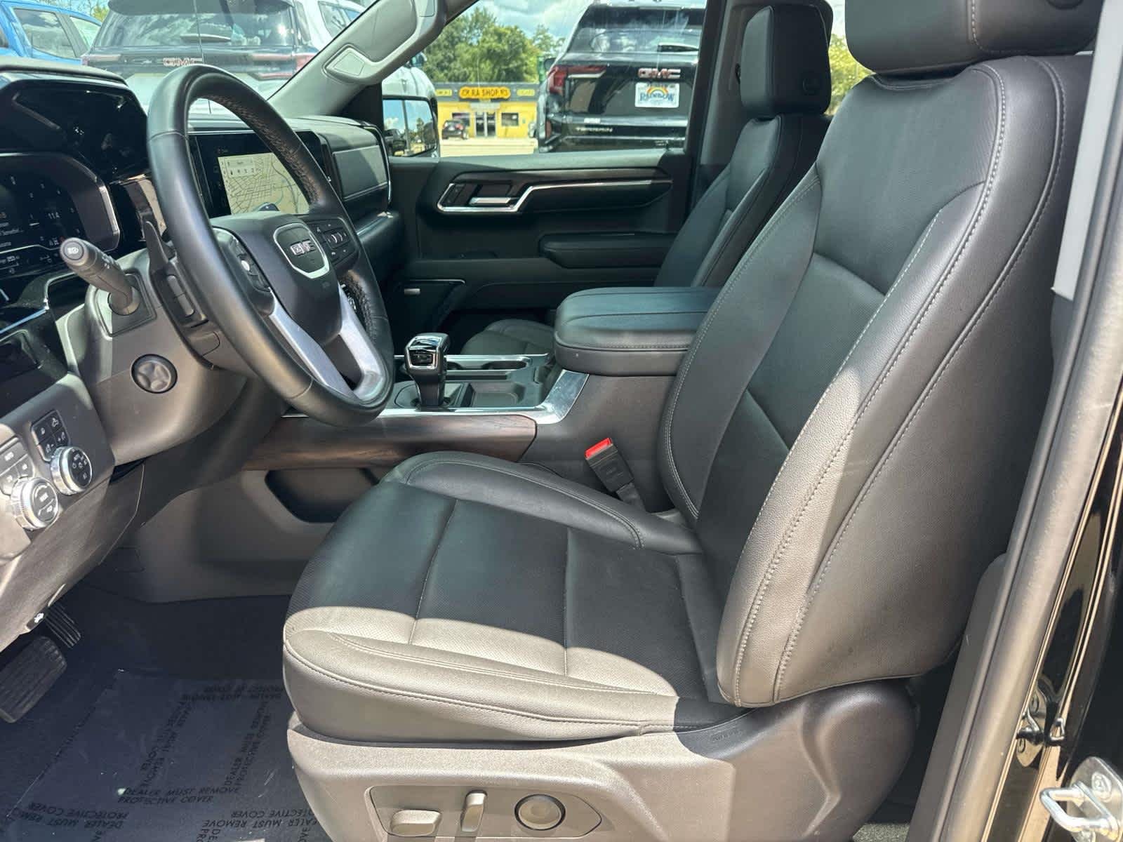 Used 2024 Onyx Black GMC SLT image 9