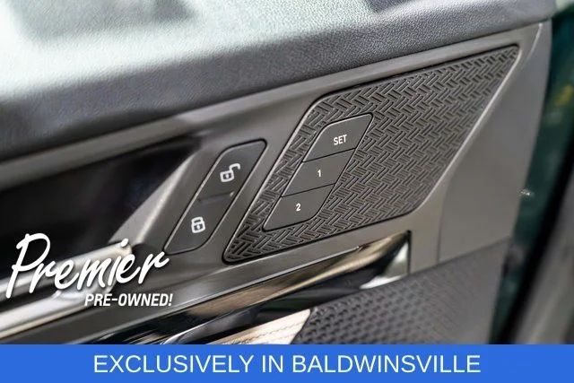 Used 2023 Green BMW xDrive28i image 17