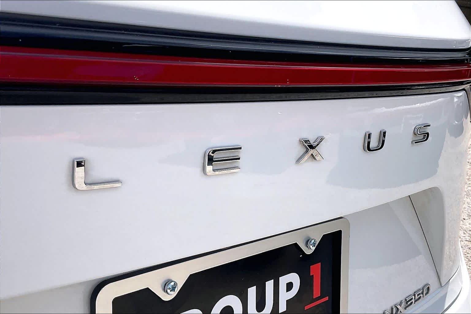 Used 2024 Ultra White Lexus F SPORT Handling image 29