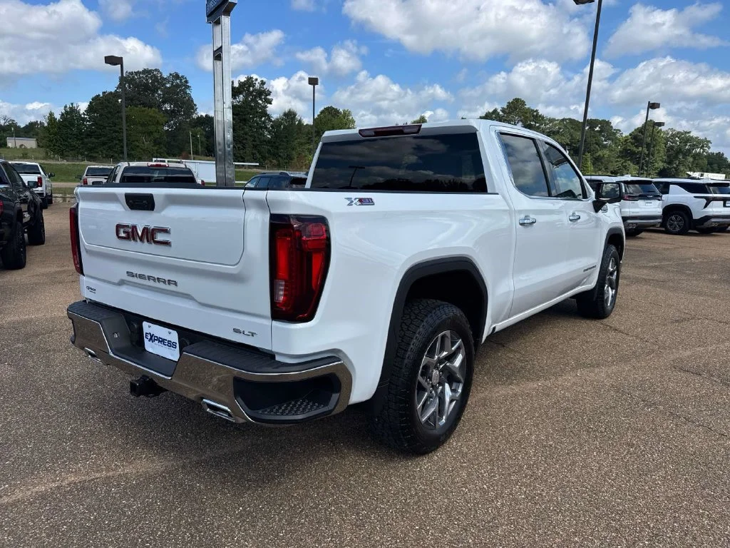2026 GMC Sierra 1500 SLT - Photo 8