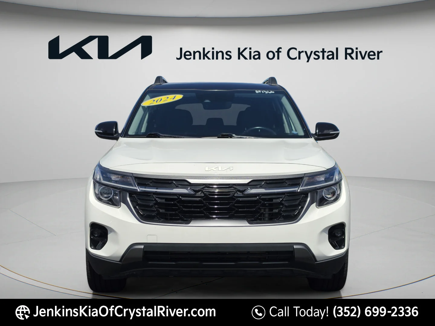 Used 2024 Clear White/Black Roof Kia X-Line image 12