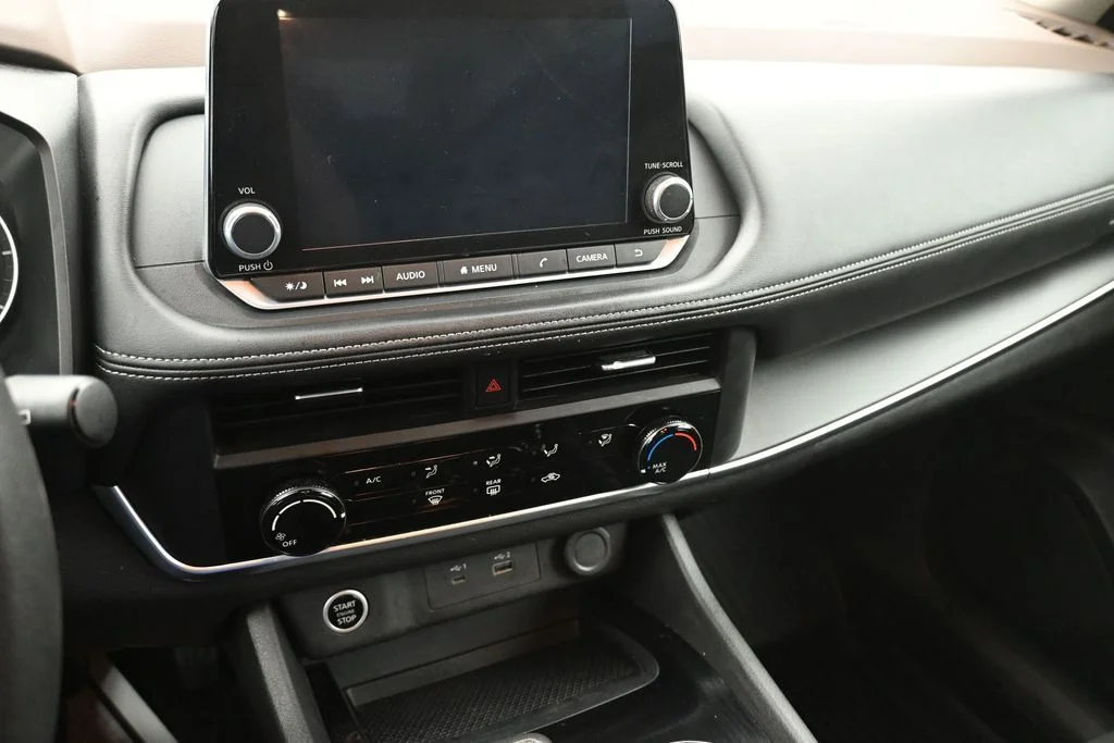 Used 2023 Red Nissan S image 21