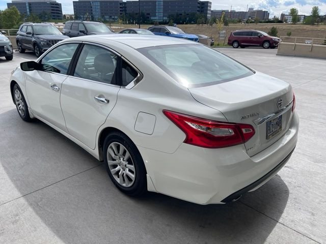 Used 2016 White Nissan 2.5 S image 4
