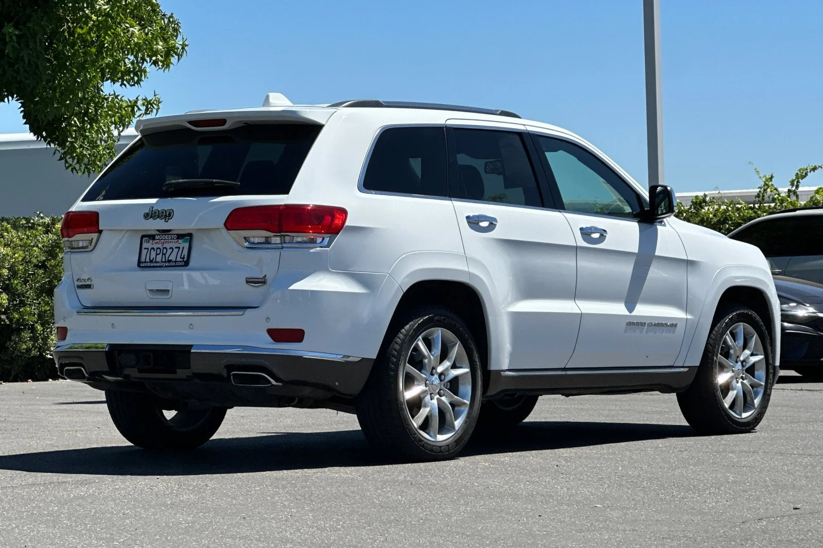 Used 2014 Bright White Clearcoat Jeep Summit image 4