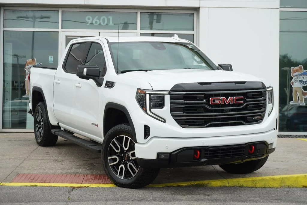 Used 2025 White GMC AT4 image 3