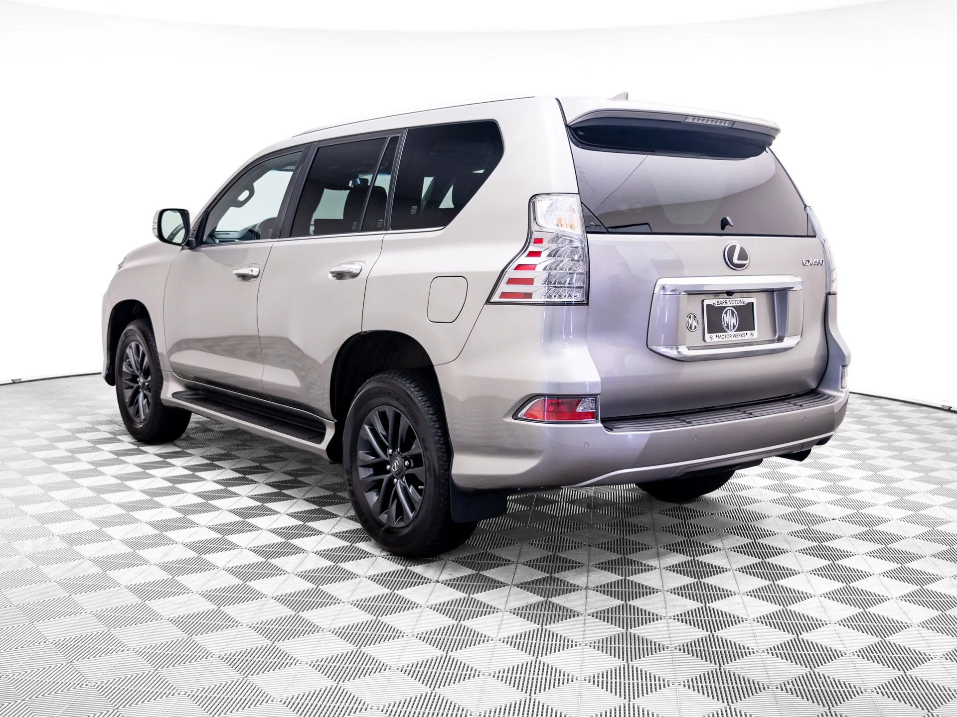 Used 2023 Silver Lexus 460 image 3