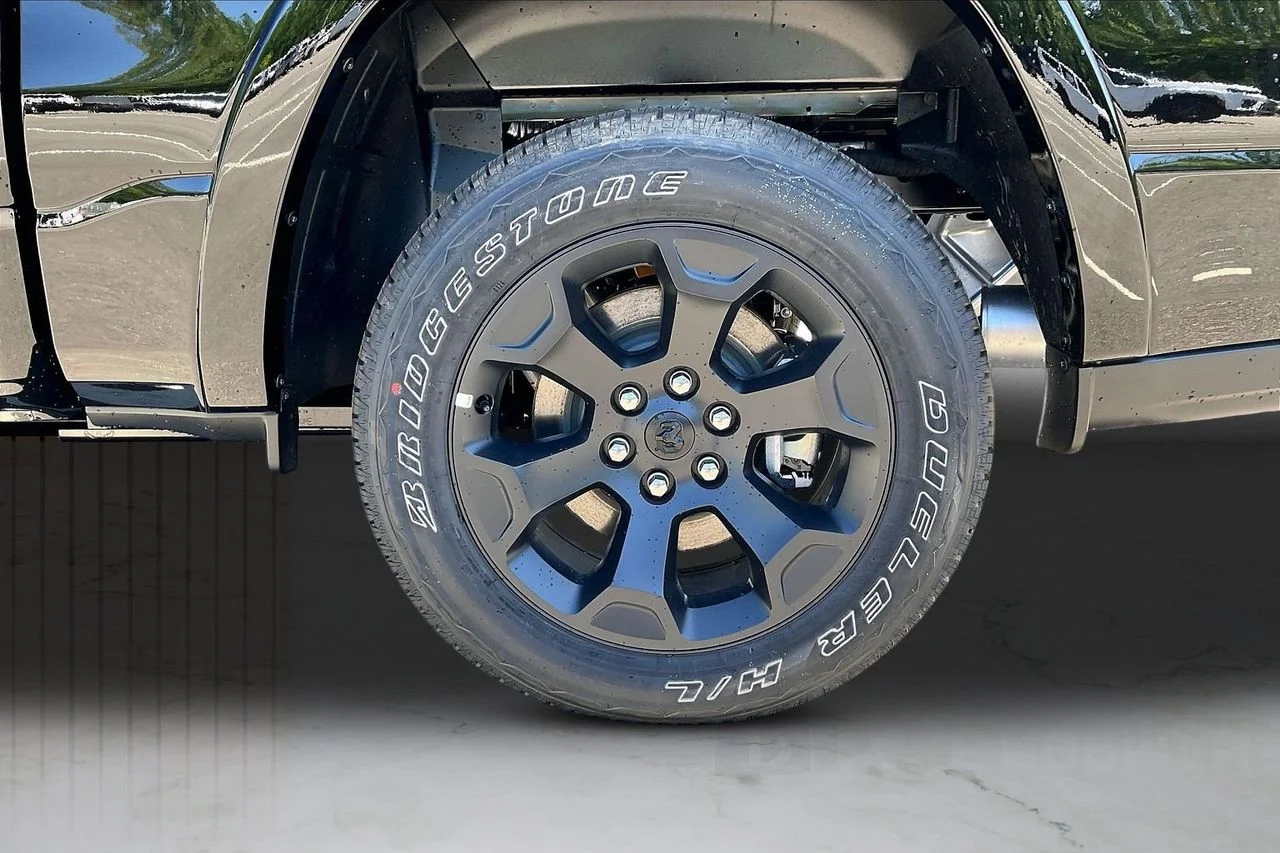 New 2026 Diamond Black Crystal Pearl-Coat Exterior Paint RAM Big Horn/Lone Star image 30
