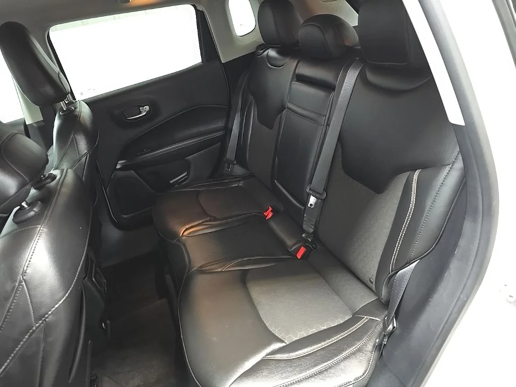 Used 2018 White Jeep Latitude image 31