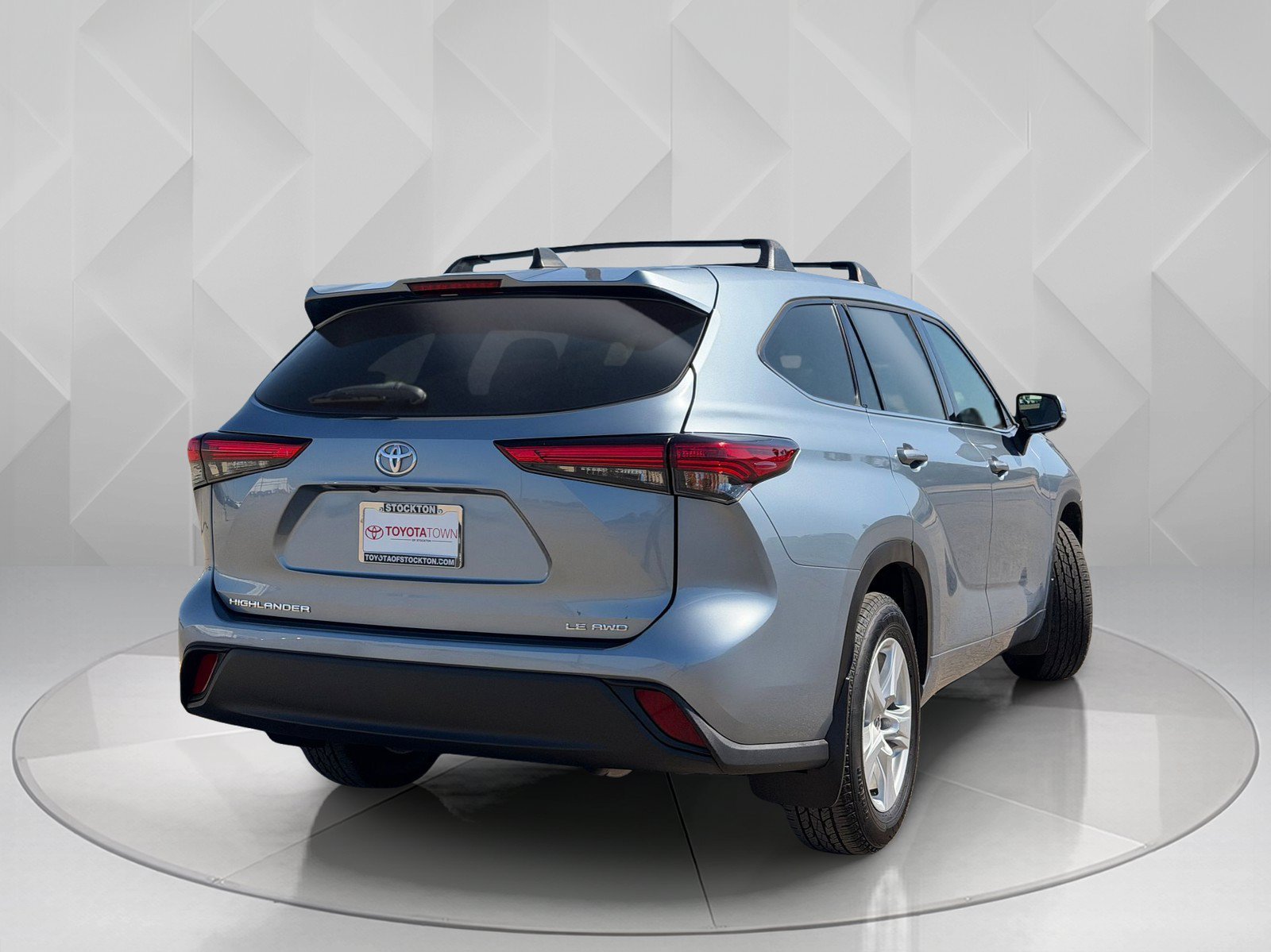 Certified Used 2022 Moon Dust Toyota LE image 8