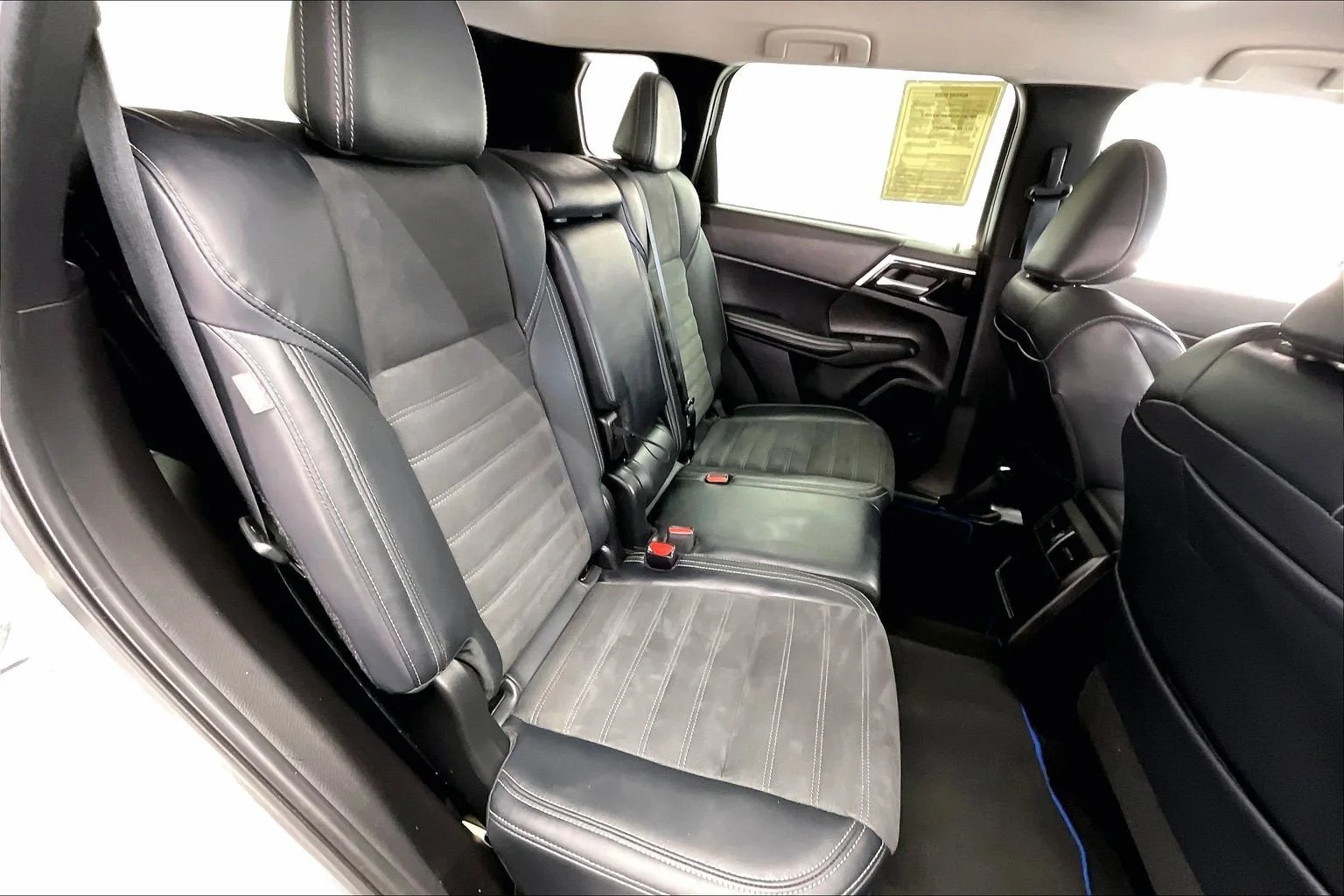 2023 Mitsubishi Outlander Plug-In Hybrid SE - Photo 18