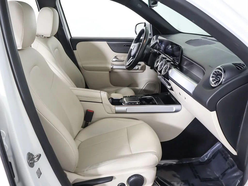 Used 2022 Polar White Mercedes-Benz GLB 250 image 33