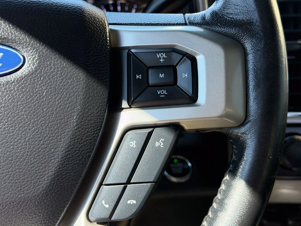 Used 2020 White Ford Lariat image 19