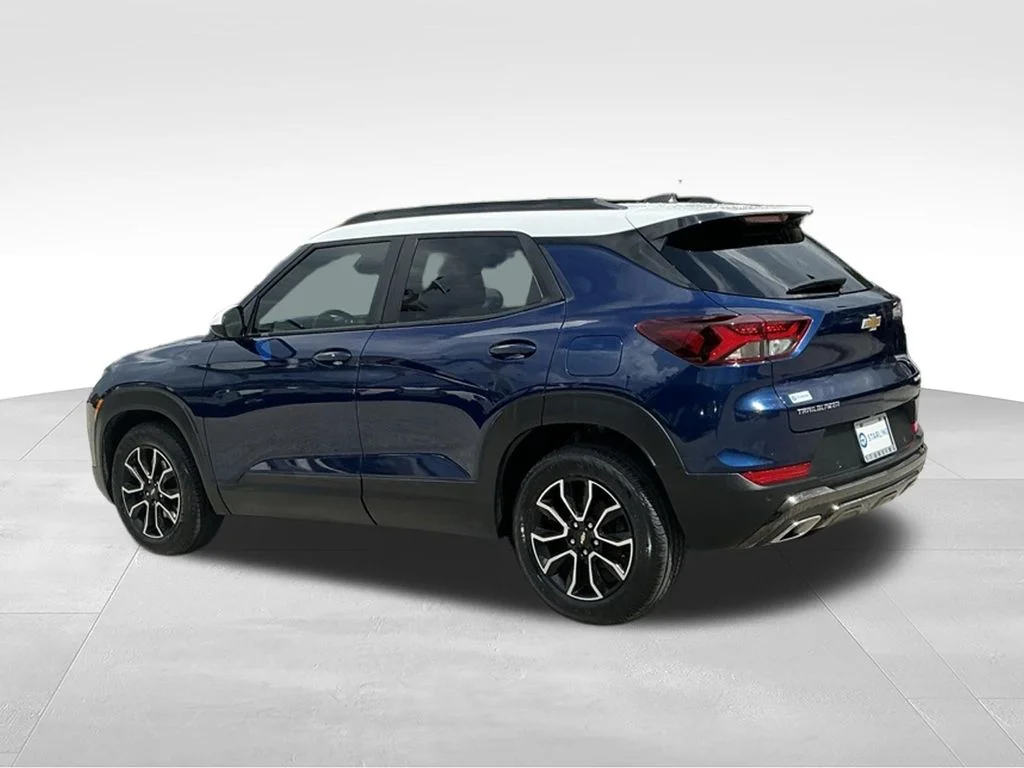 Used 2022 Blue Chevrolet ACTIV image 4