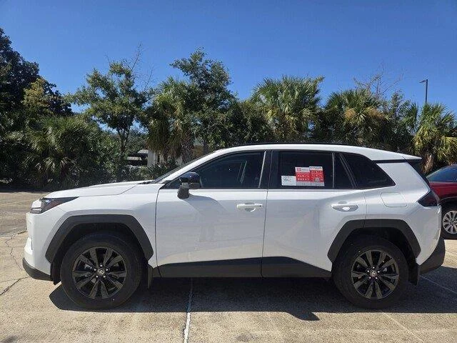 Used 2026 Ice Cap Toyota XLE Premium image 2