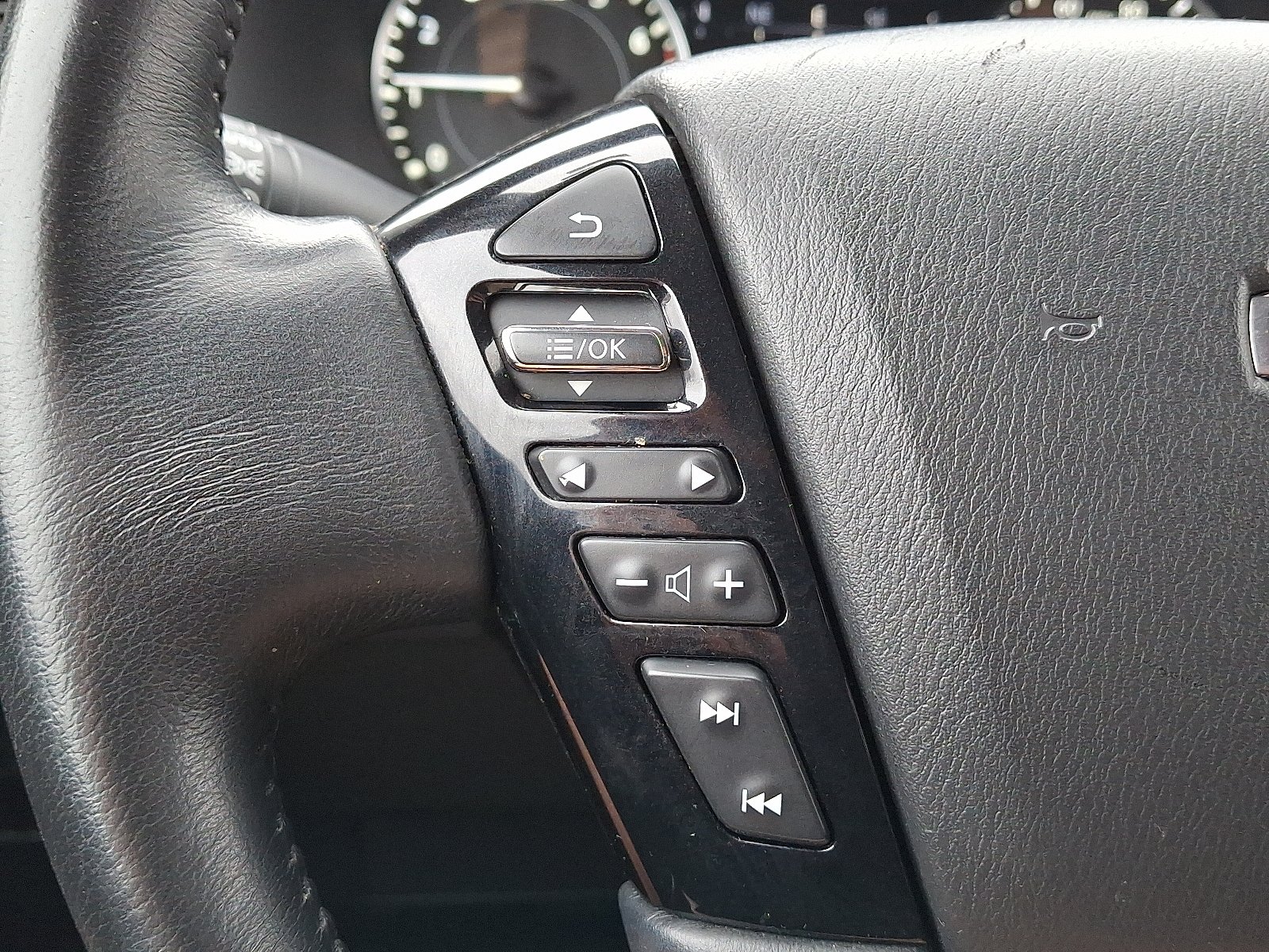2022 Nissan Armada SV - Photo 21