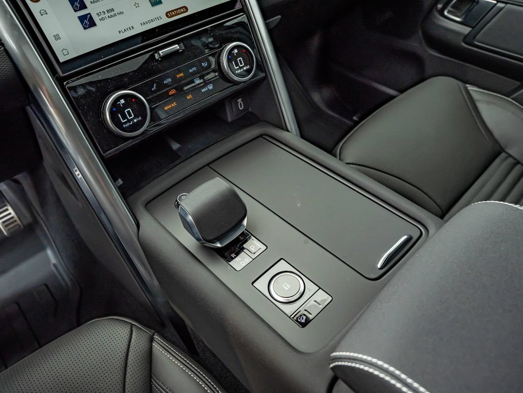 New 2026 Santorini Black Land Rover Dynamic SE image 27