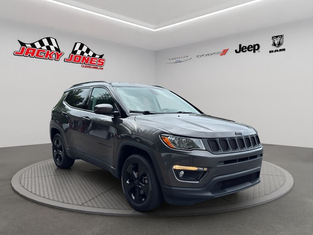 Used 2019 Granite Crystal Met Jeep Altitude image 13