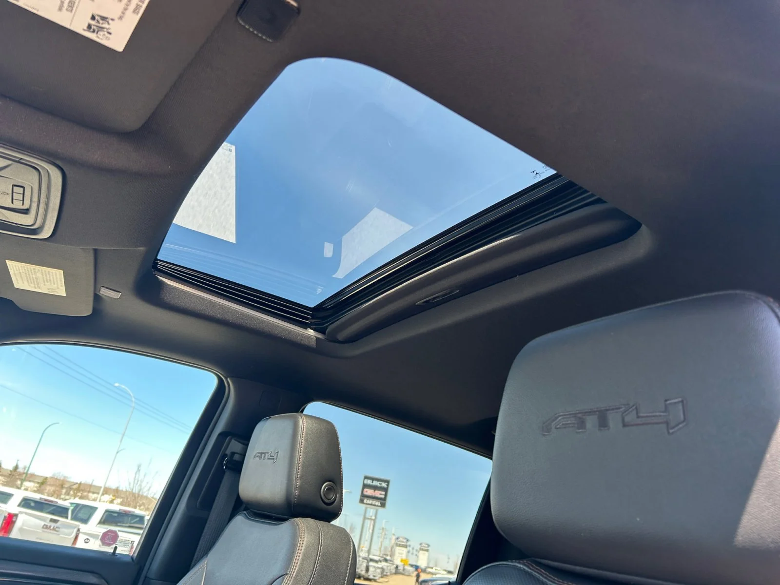Used 2023 White GMC AT4 Crew Cab image 18
