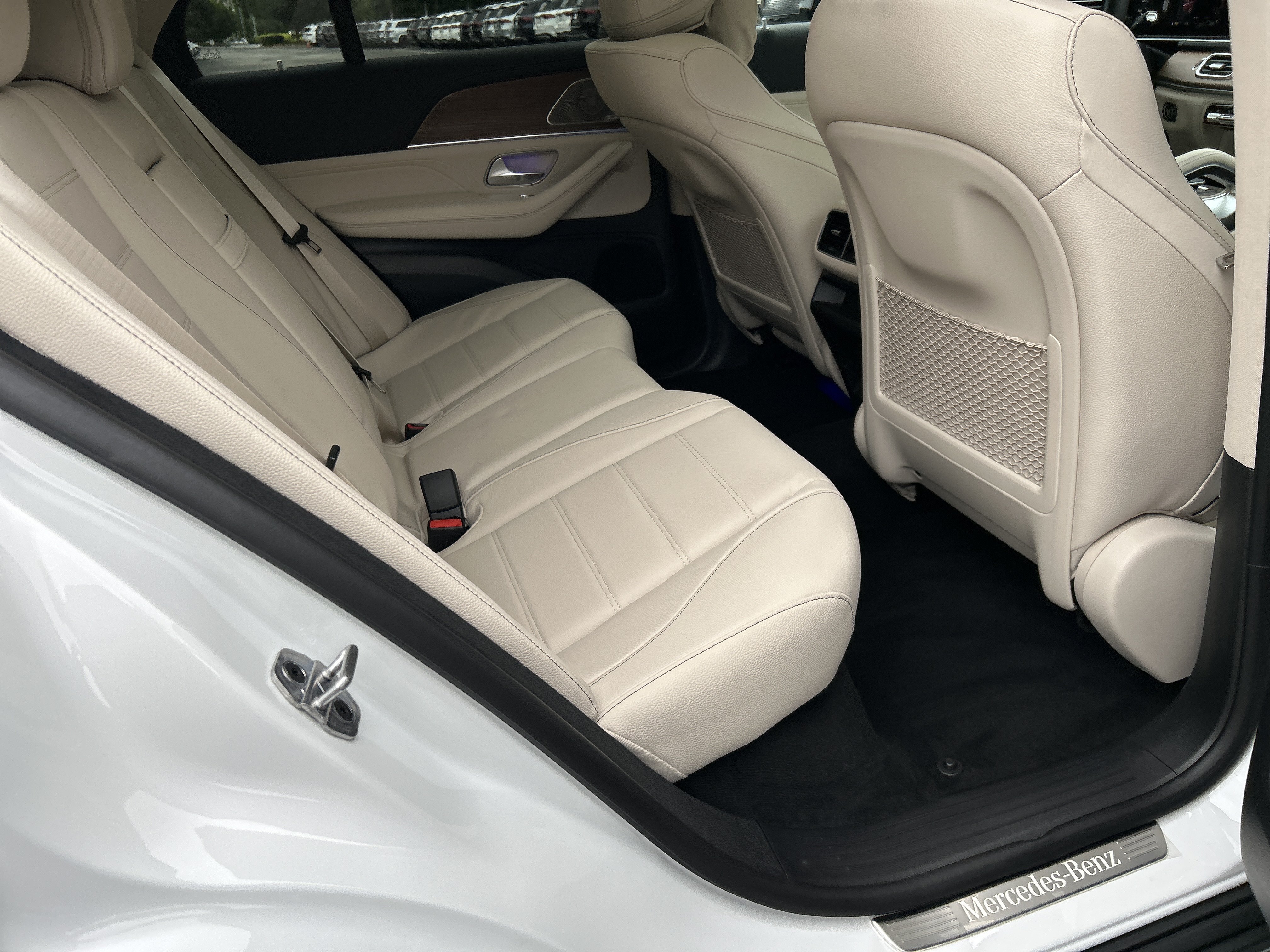 New 2026 MANUFAKTUR Moonlight White Metallic Mercedes-Benz GLE 450 4MATIC® SUV image 39