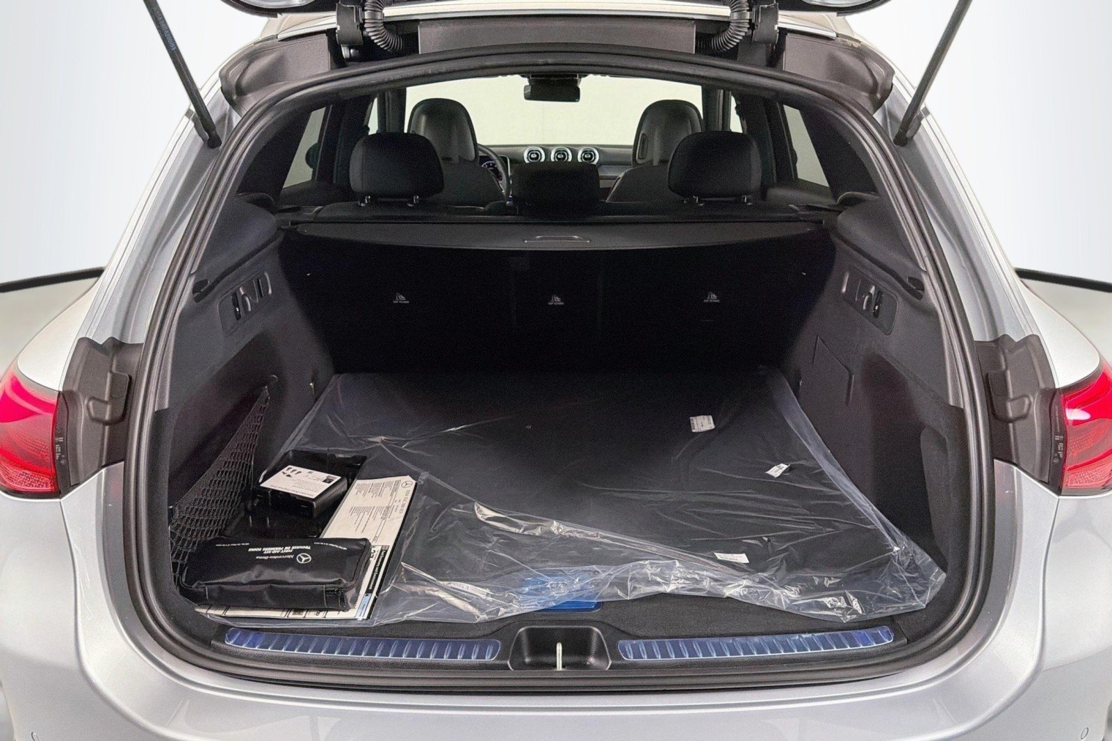 New 2026 Cirrus Silver Metallic Mercedes-Benz GLC 300 SUV image 24