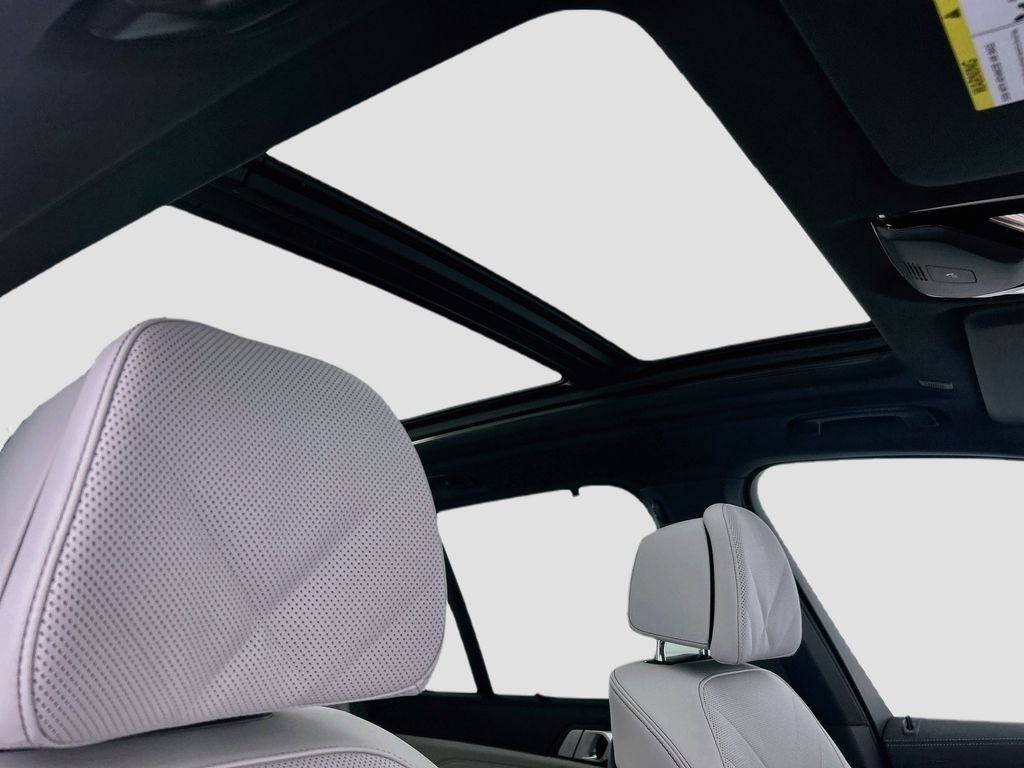 New 2026 Green Metallic BMW xDrive40i image 17