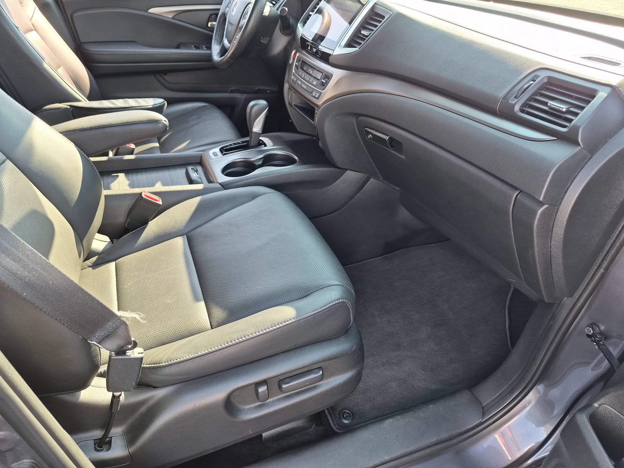 Used 2019 Modern Steel Metallic Honda RTL-T image 37