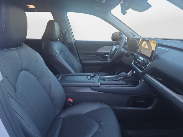 Certified Used 2024 Pearl Toyota Limited image 17