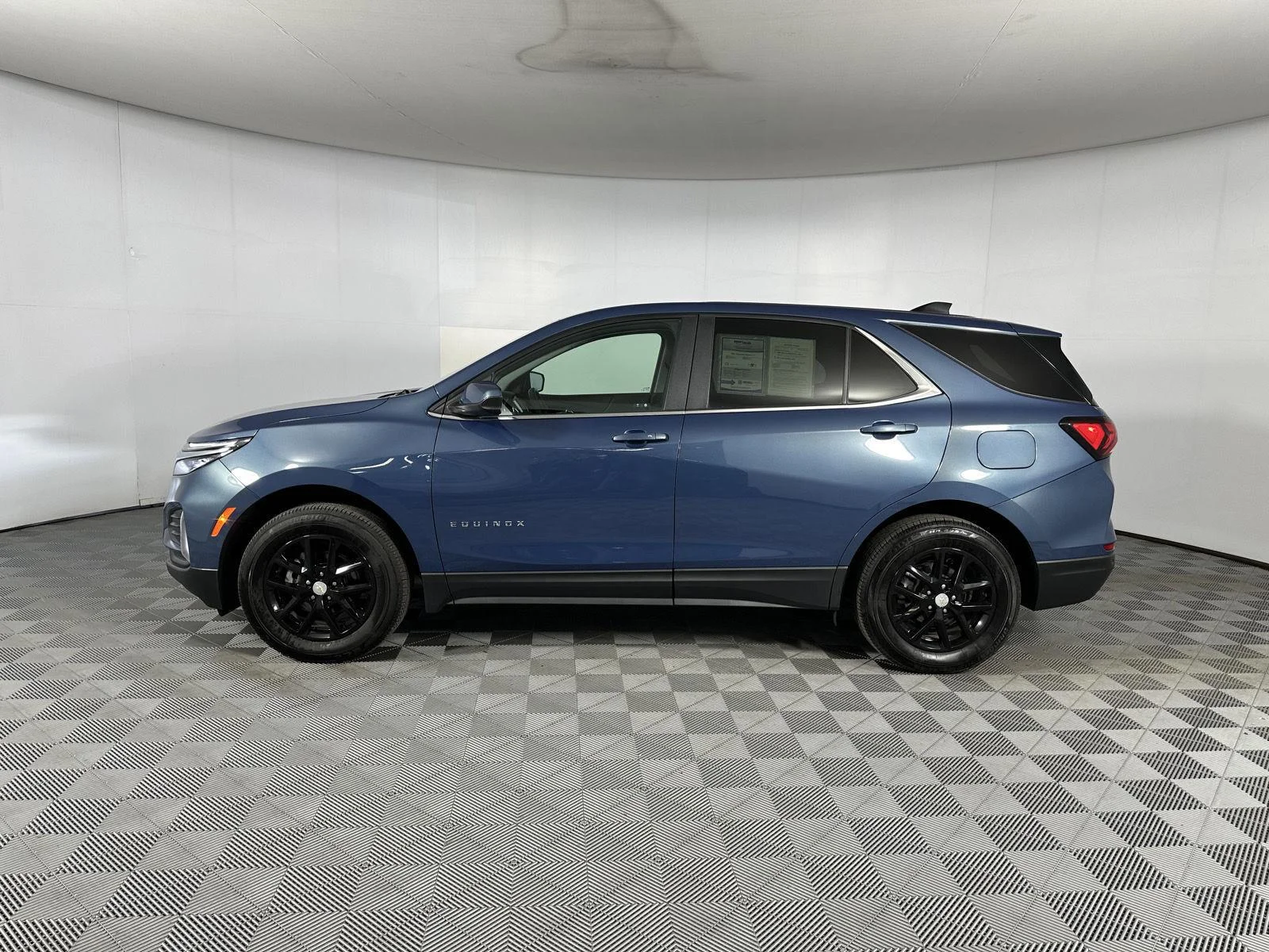 Used 2024 Lakeshore Blue Metallic Chevrolet LT image 5