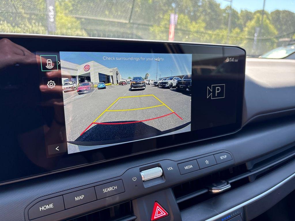 New 2026 Snow White Pearl Kia LXS image 20
