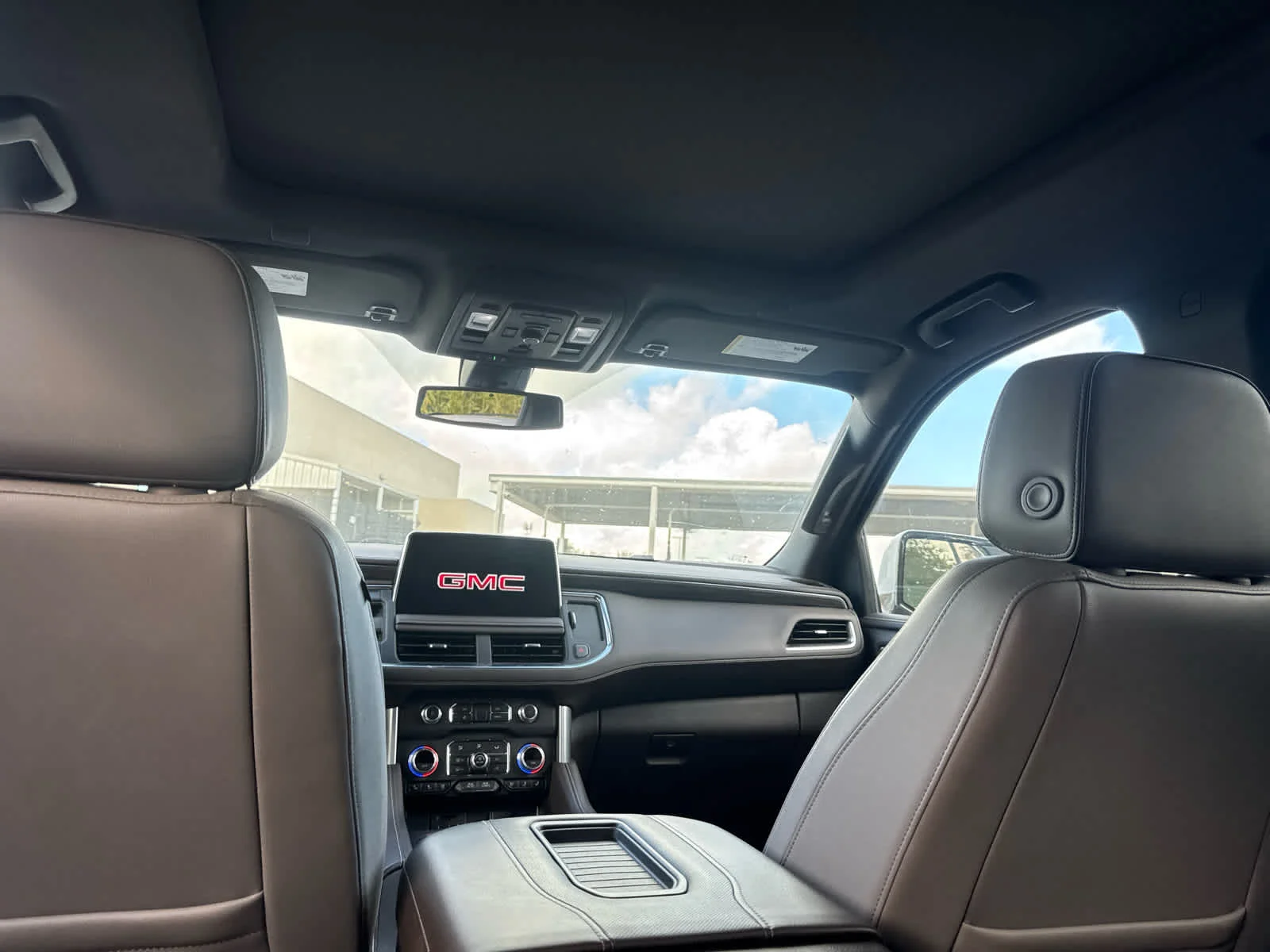 Used 2021 White Frost Tricoat GMC SLT image 19