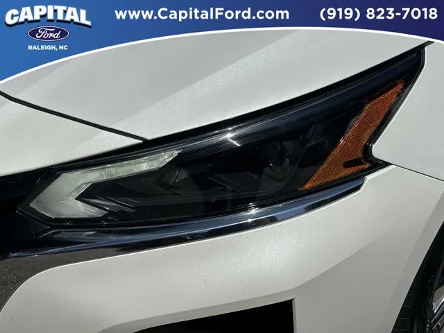 Used 2024 White Nissan 2.5 SV image 11