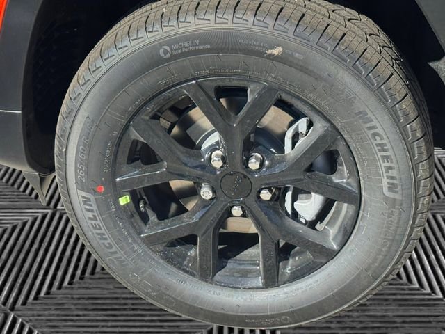 New 2026 Baltic Gray Metallic Clear-Coat Exterior Paint Jeep Laredo Altitude image 9