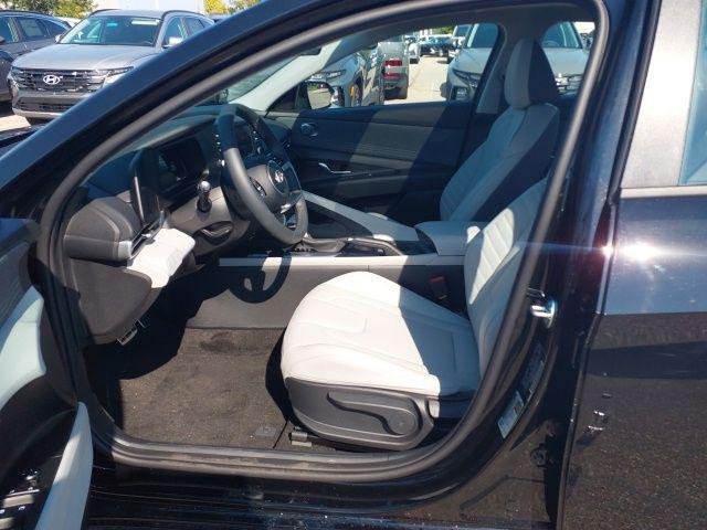 New 2026 Abyss Black Hyundai SEL Sport image 9