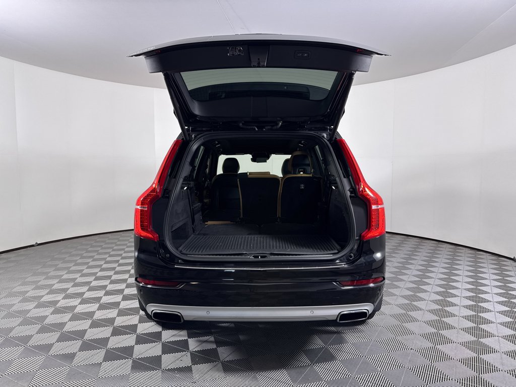 Used 2019 Onyx Black Metallic Volvo Momentum image 9